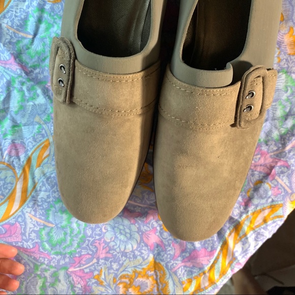 Stuart Weitzman closed toe wedges - Picture 2 of 8